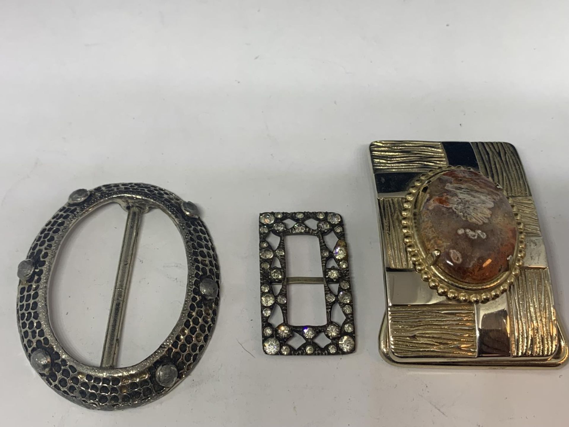 SIX VARIOUS DECORATIVE BUCKLES SOME WITH CLEAR STONES, ONE WITH AGATE ETC - Image 6 of 6