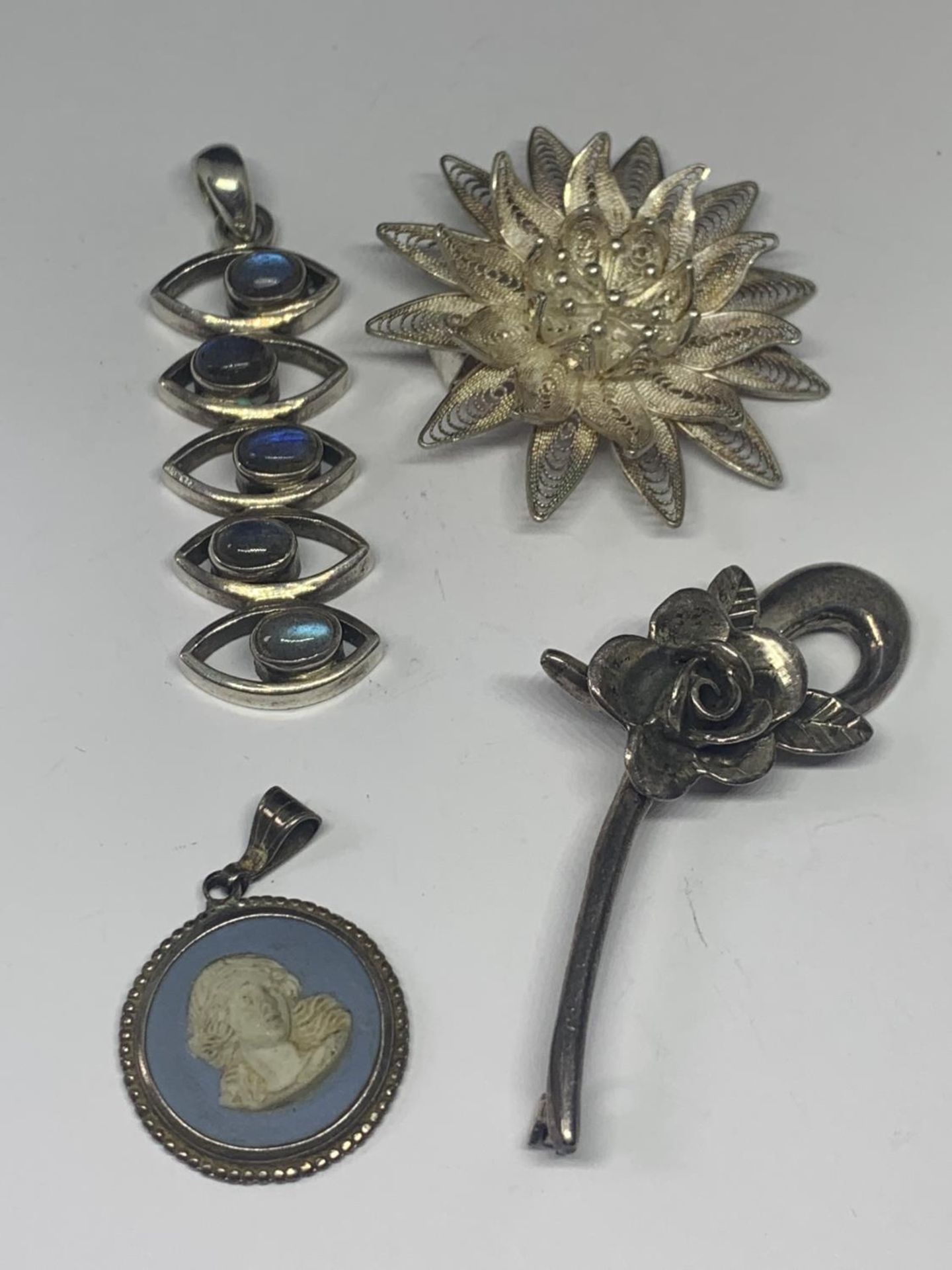 FOUR SILVER ITEMS TO INCLUDE TWO BROOCHES AND TWO PENDANTS - Image 2 of 10