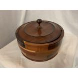 A MULTI SECTIONAL WOODEN BOWL OF VARIOUS WOODS WITH LID, MAX H 20CM, DIAMETER 27CM
