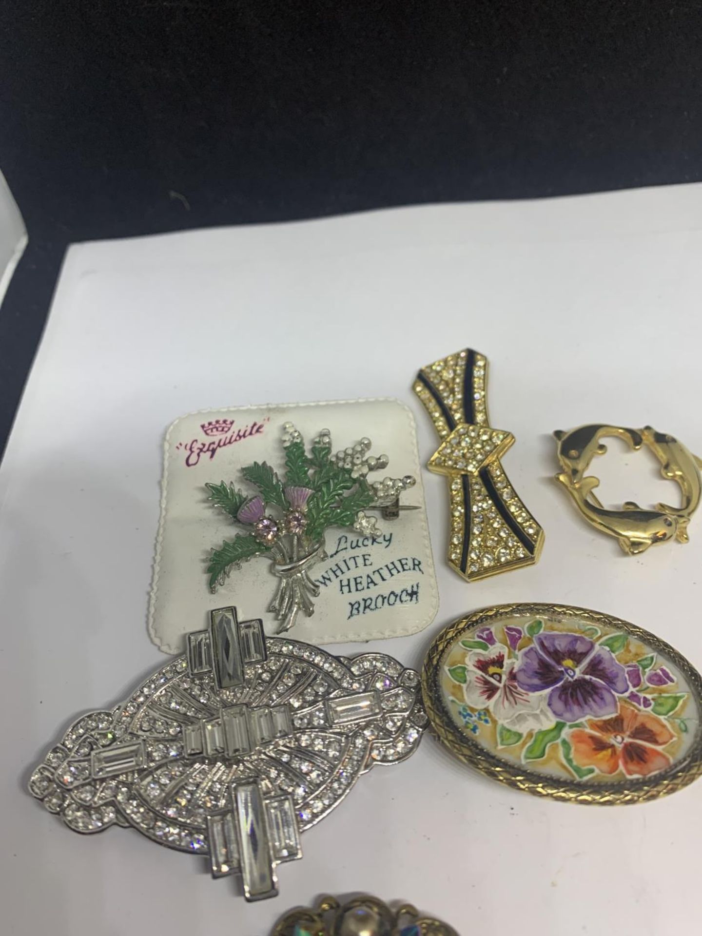 NINTEEN VARIOUS BROOCHES - Image 3 of 8