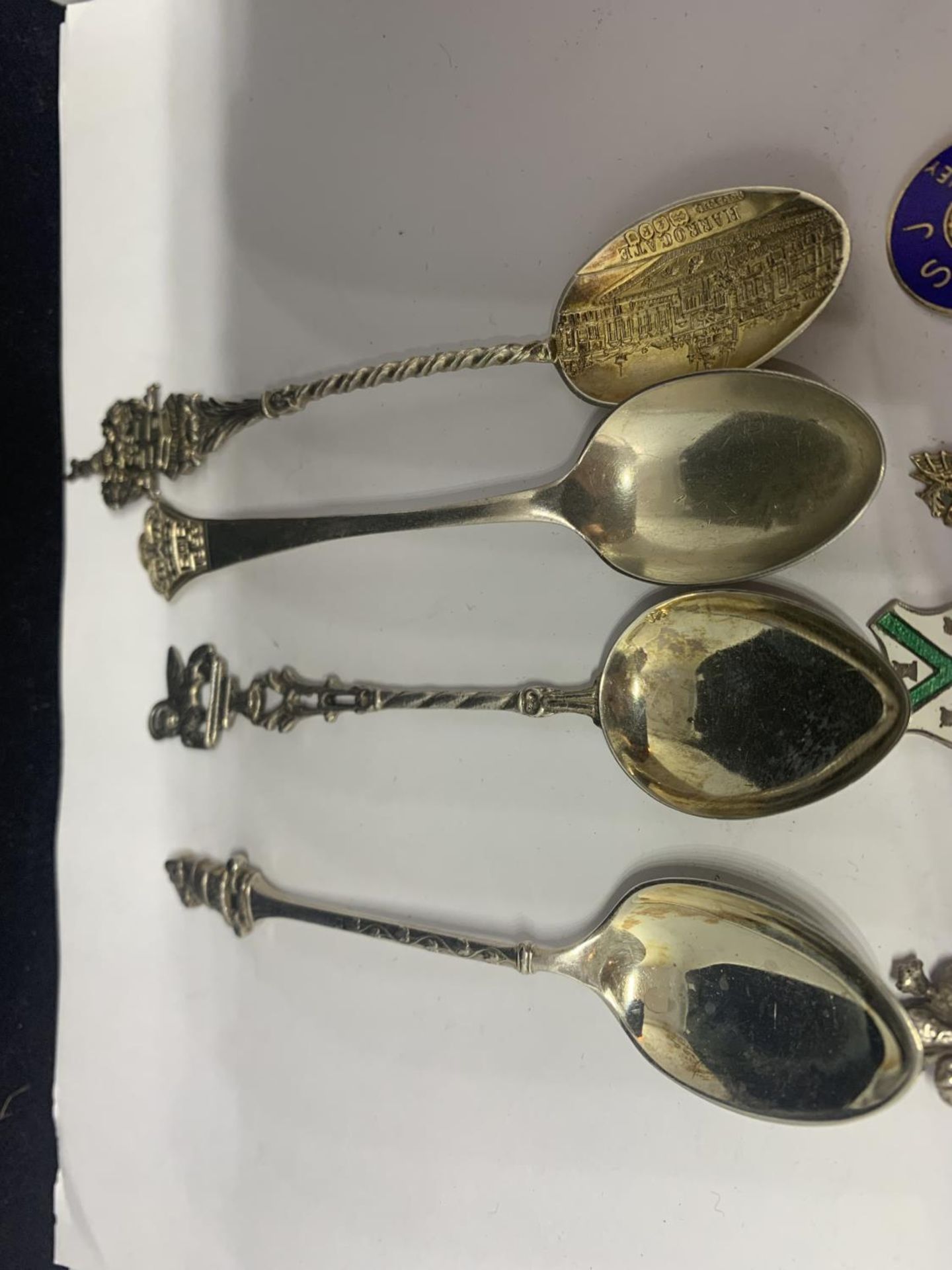 EIGHT MARKED SILVER COLLECTORS SPOONS GROSS WEIGHT 103 GRAMS - Image 5 of 10