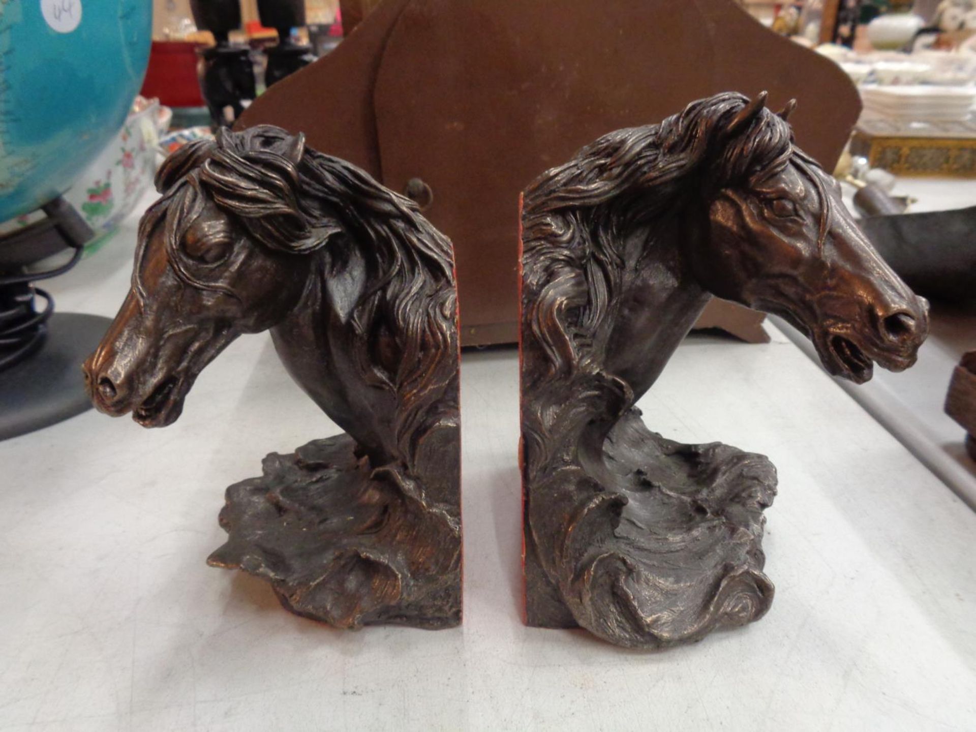 TWO RESIN HORSE HEAD BOOK ENDS - Image 2 of 6