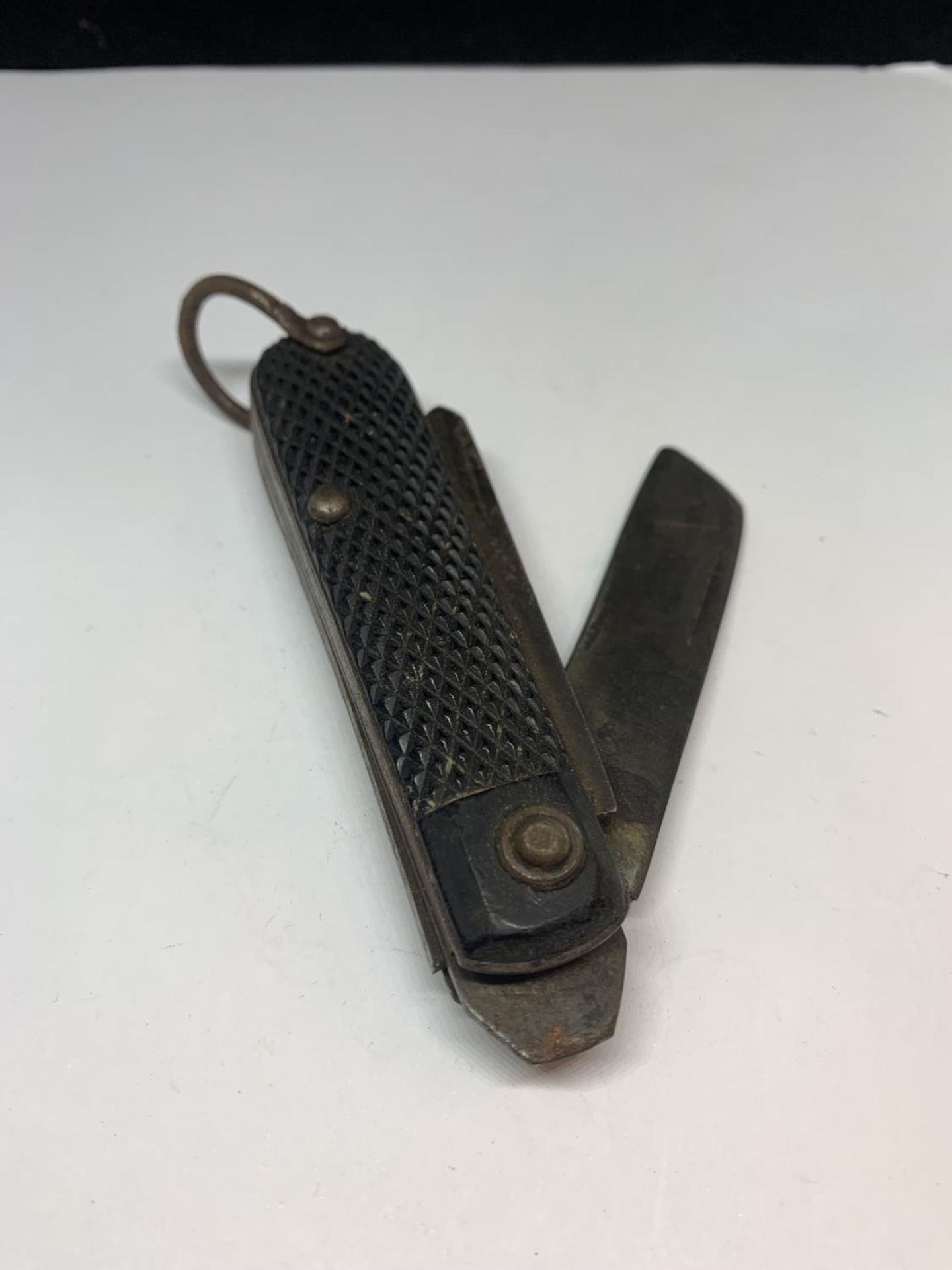 AN ARMY PEN KNIFE