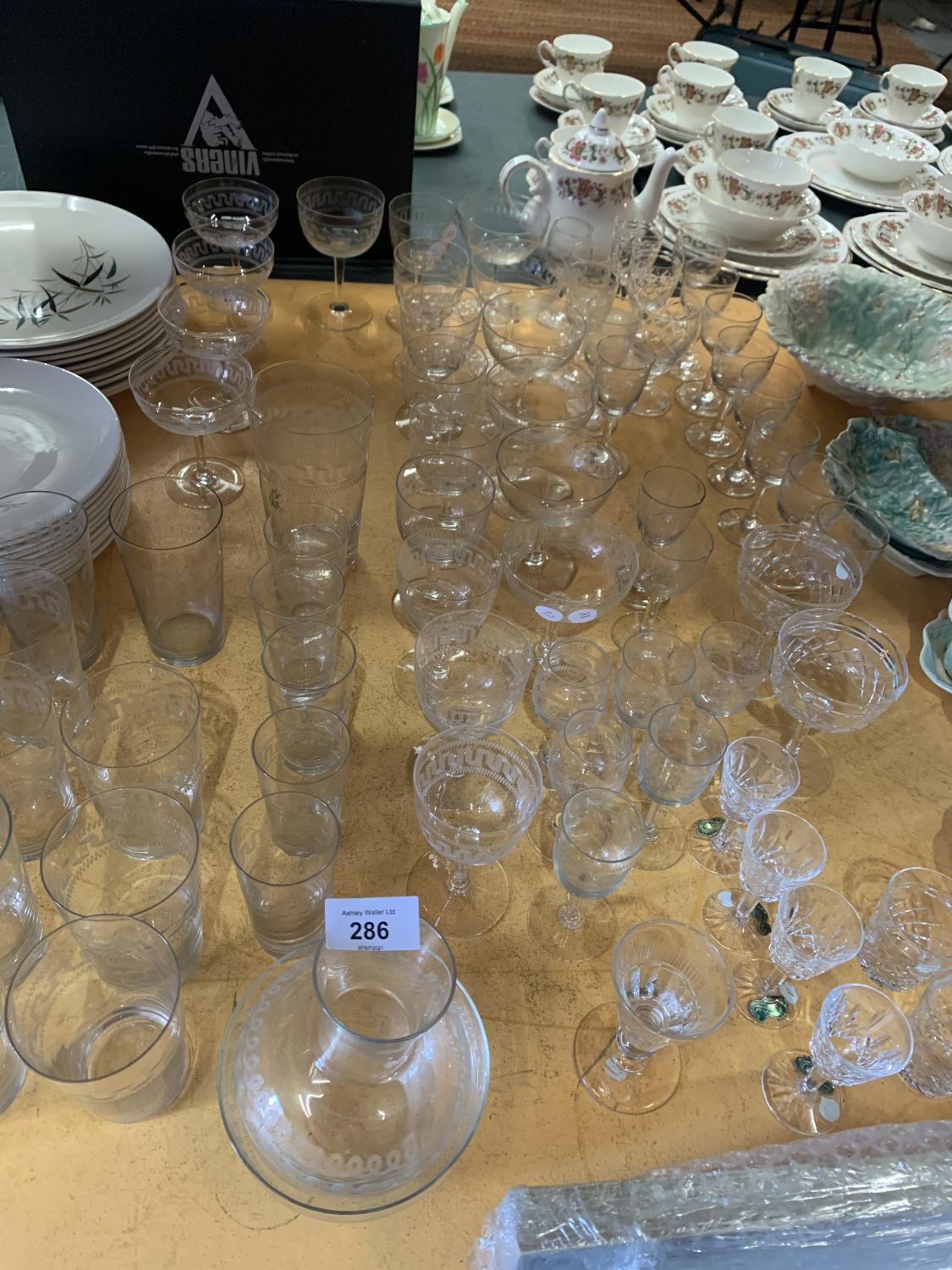 A LARGE QUANTITY OF VARIOUS GLASSWARE TO INCLUDE WINE, BRANDY, VASES ETC