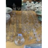 A LARGE QUANTITY OF VARIOUS GLASSWARE TO INCLUDE WINE, BRANDY, VASES ETC