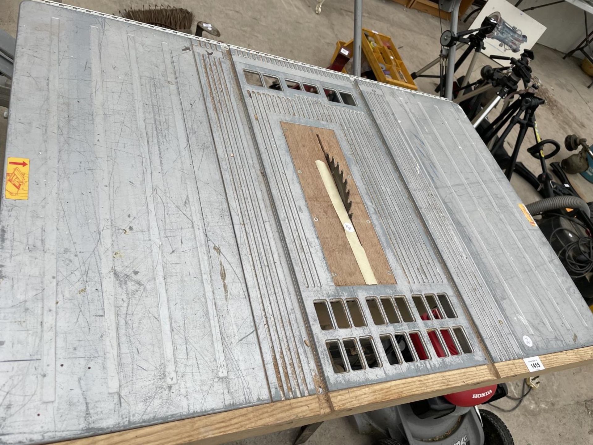 A PERFORMANCE 254MM TABLE SAW BELIEVED IN WORKING ORDER BUT NO WARRANTY - Image 2 of 6