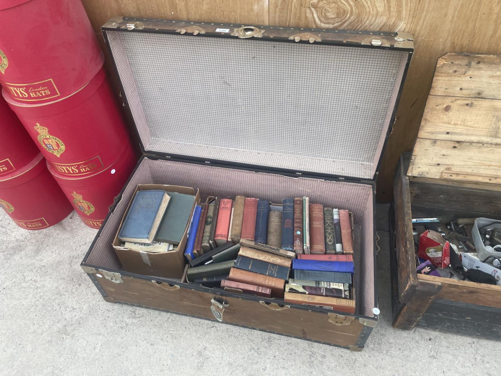 A VINTAGE TRAVEL TRUNK CONTAINING VARIOUS VINTAGE BOOKS