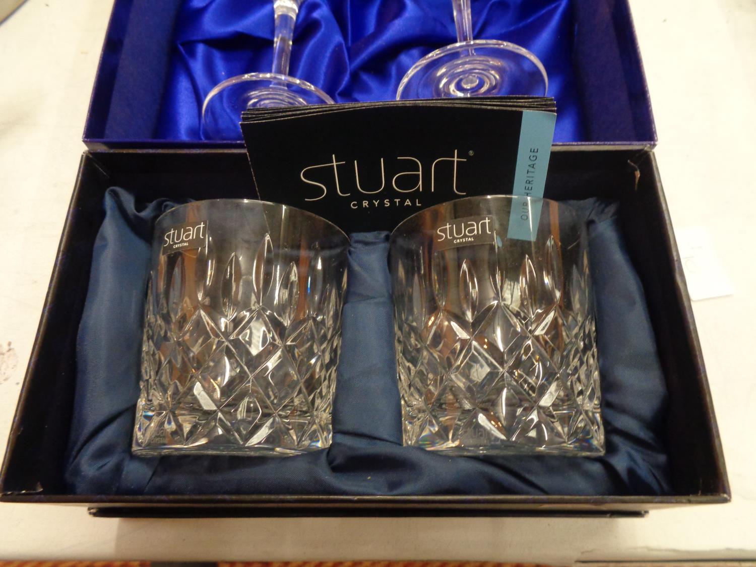 A SELECTION OF BOXED CRYSTALWARE GLASSES TO INCLUDE TWO "ROYAL DOULTON WINE GLASSES " AND TWO " - Bild 5 aus 8