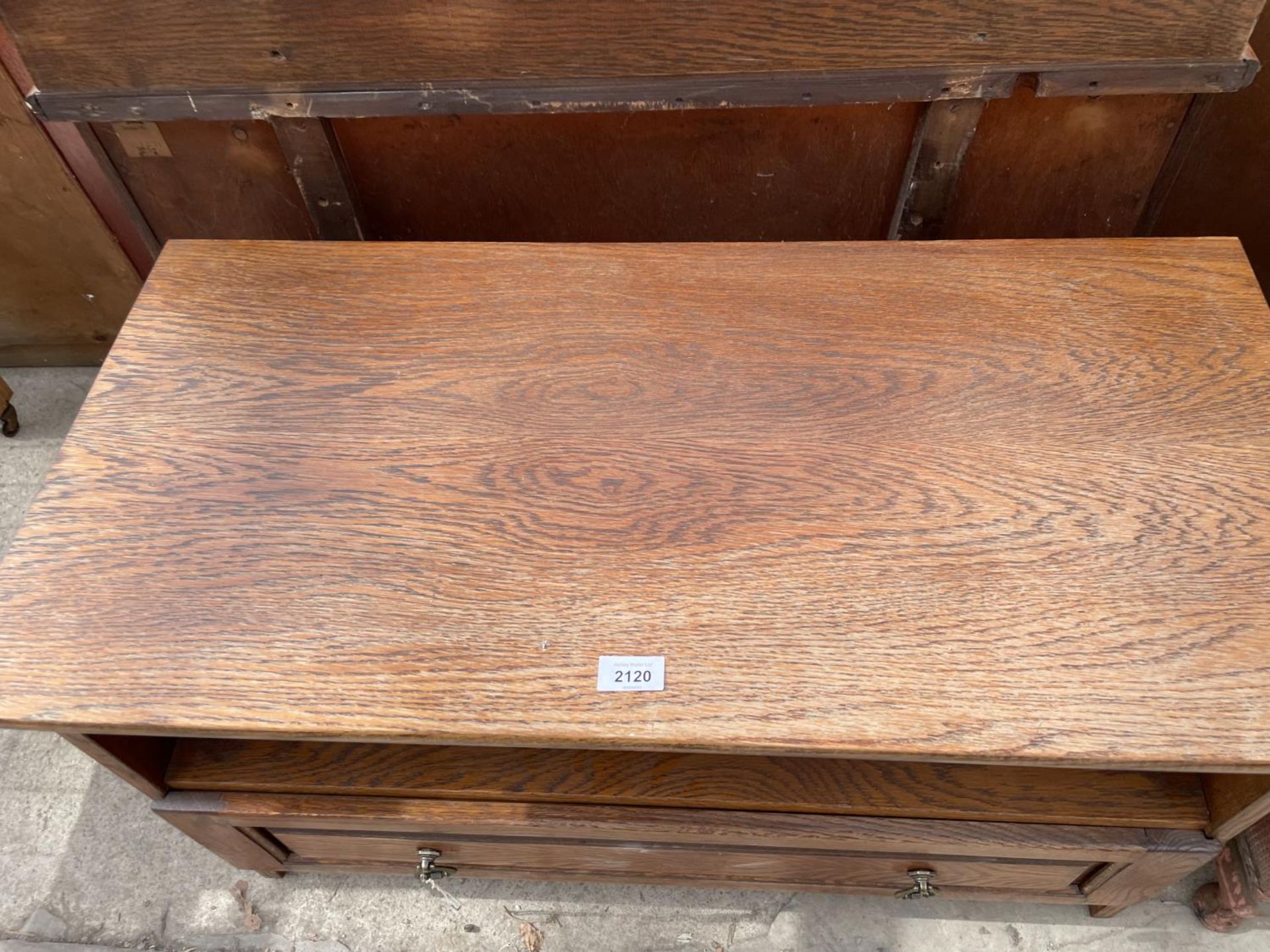 AN OAK TV STAND - Image 2 of 3