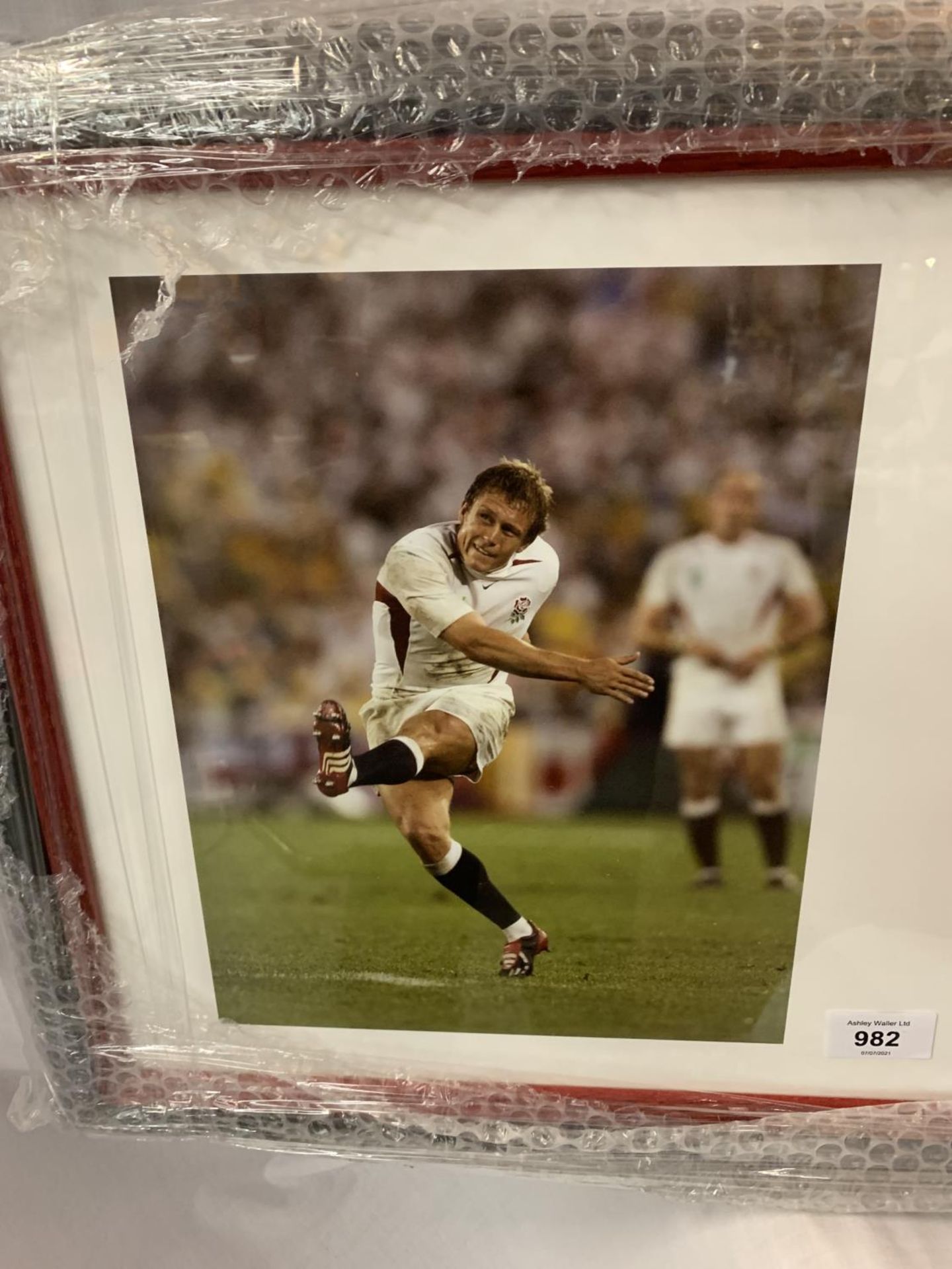 A FRAMED ENGLAND RUGBY WORLD CUP WINNERS 2003 MONTAGE - Image 2 of 4
