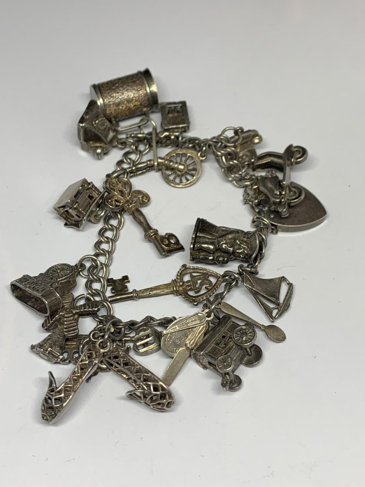 A SILVER CHARM BRACELET WITH EIGHTEEN CHARMS - Image 4 of 6