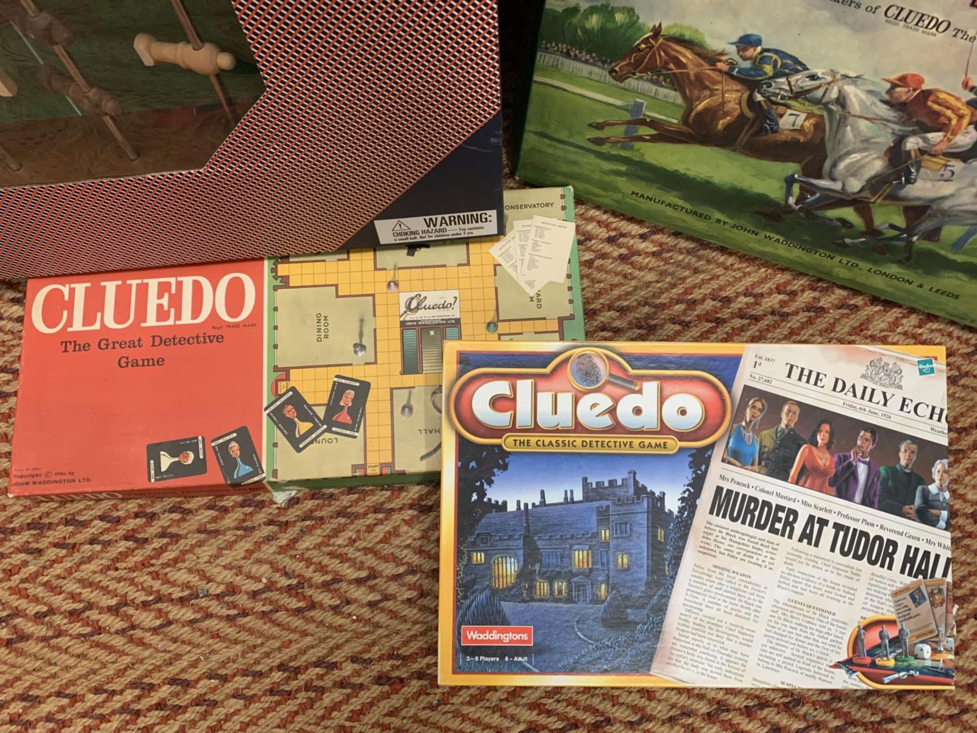 A COLLECTION OF GAMES TO INCLUDE TABLE FOOTBALL, CLUEDO AND TOTOPOLY - Image 7 of 8