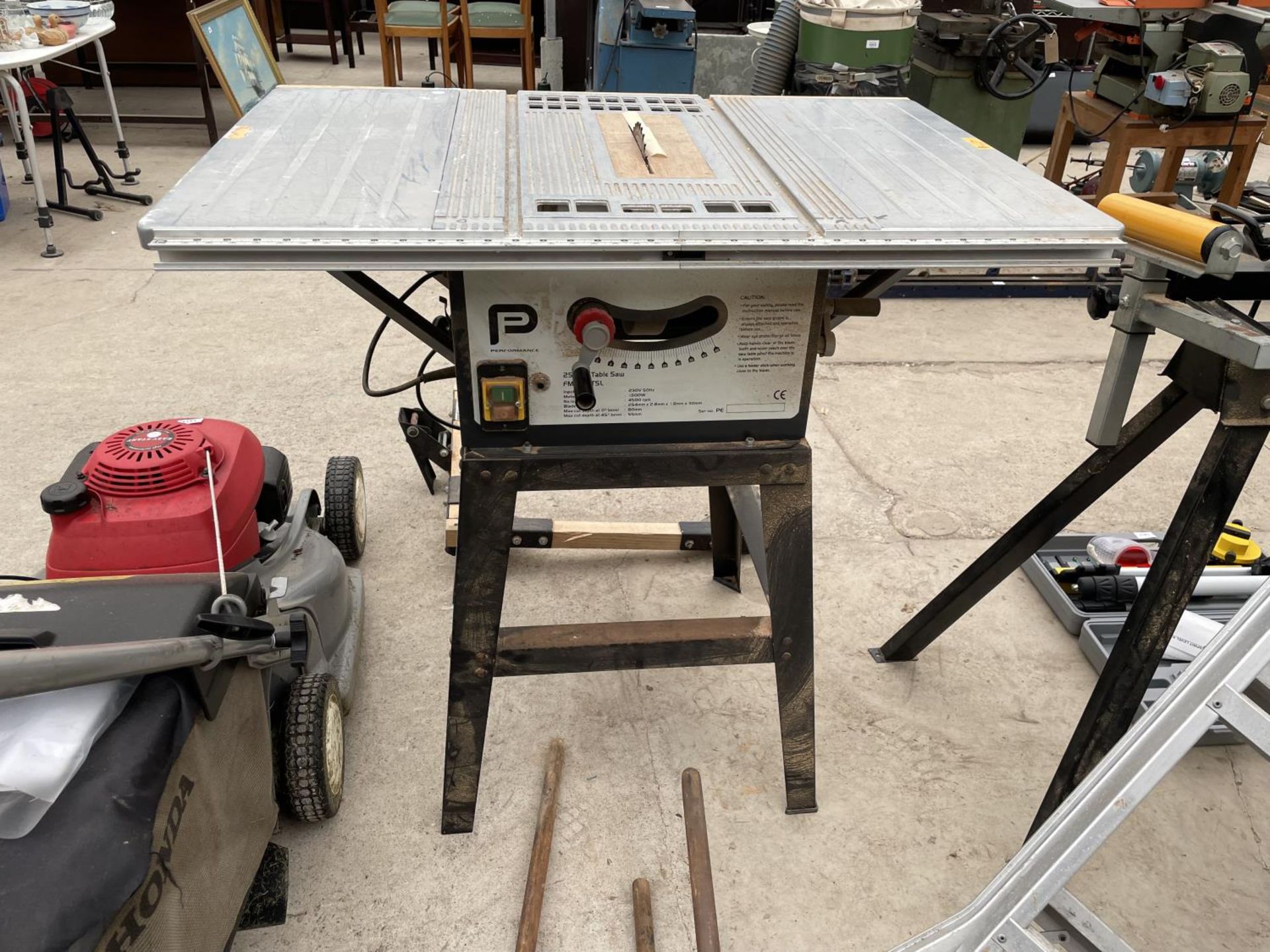 A PERFORMANCE 254MM TABLE SAW BELIEVED IN WORKING ORDER BUT NO WARRANTY - Image 4 of 6