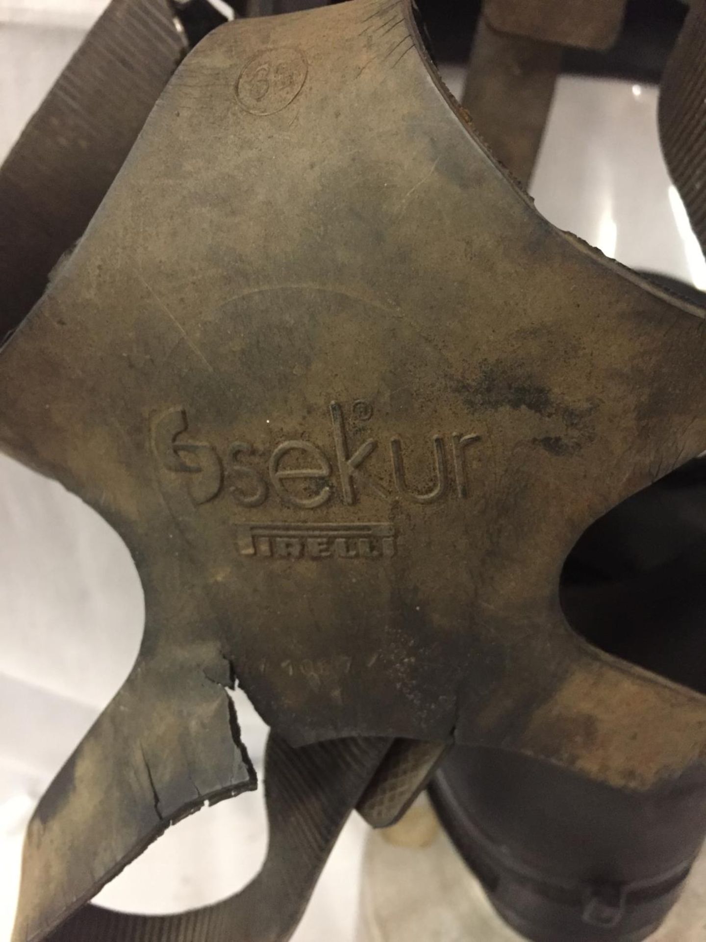 A SEKUR GAS MASK - Image 15 of 15