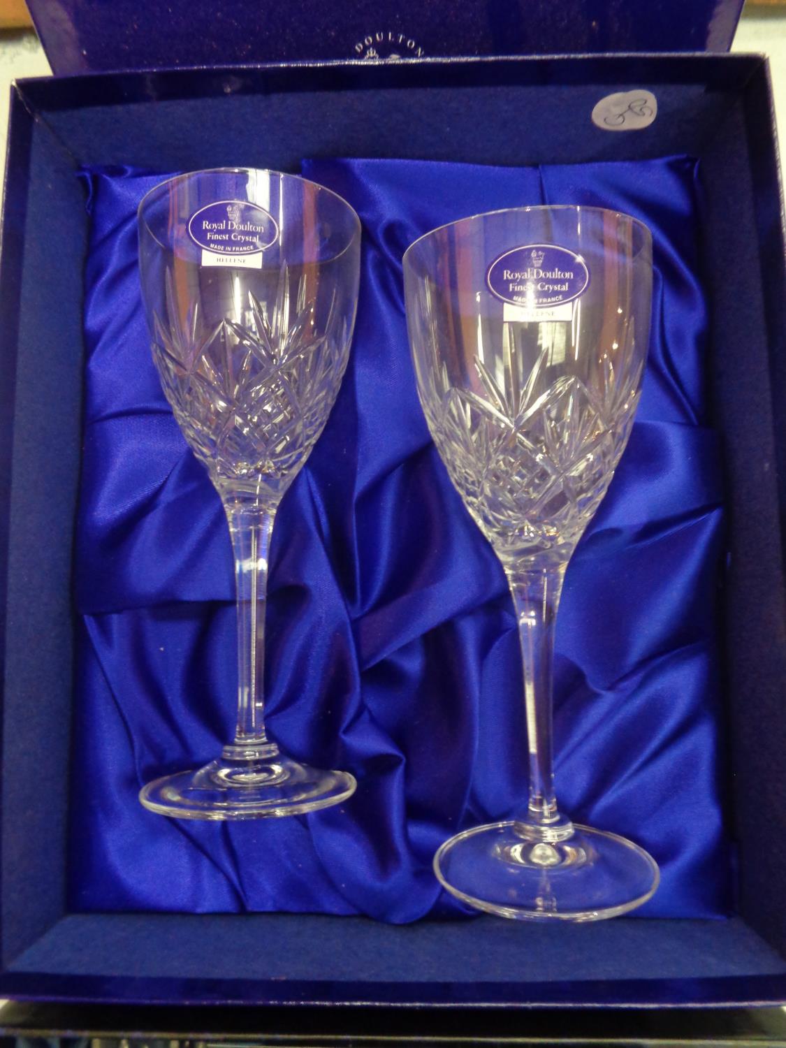 A SELECTION OF BOXED CRYSTALWARE GLASSES TO INCLUDE TWO "ROYAL DOULTON WINE GLASSES " AND TWO " - Bild 7 aus 8