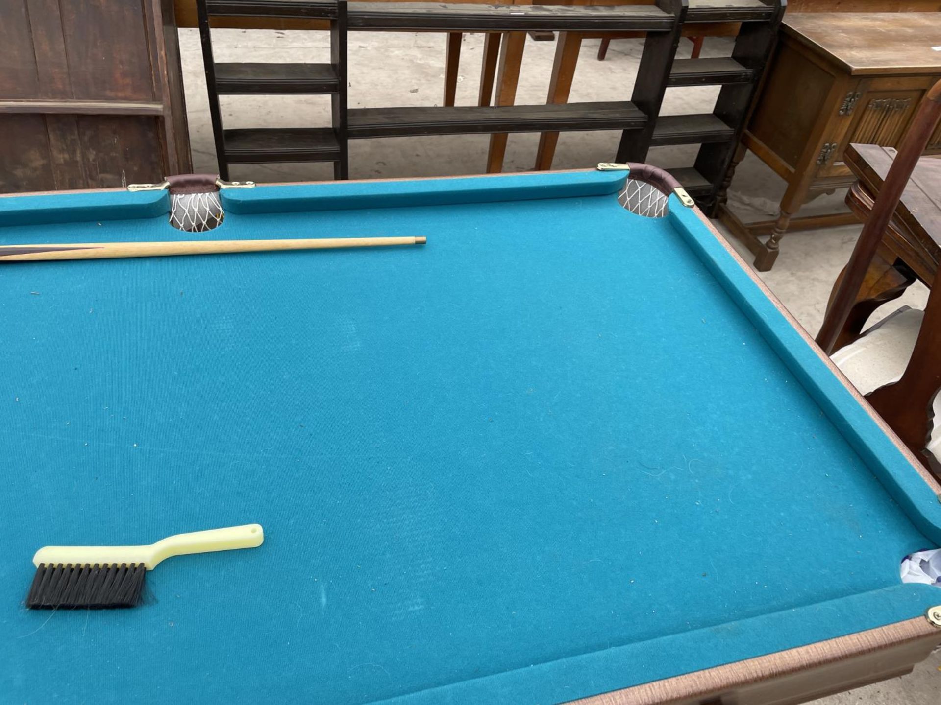 A MODERN SOLEX POOL/SNOOKER TABLE COMPLETE WITH BALLS AND ONE CUE, 60X32" - Image 3 of 5