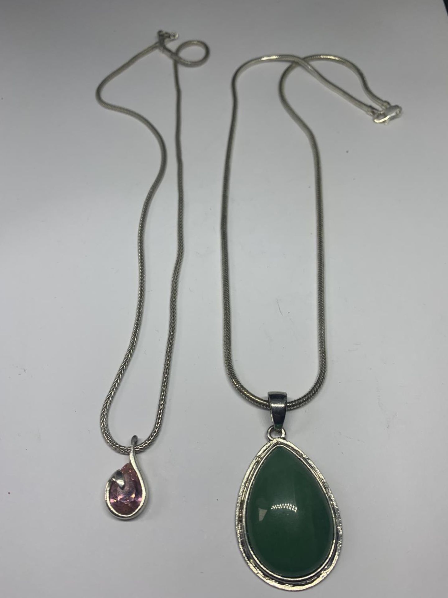 TWO SILVER NECKLACES WITH PENDANTS TO INCLUDE A LARGE GREEN TEARDROP AND A PINK EXAMPLE - Image 2 of 4