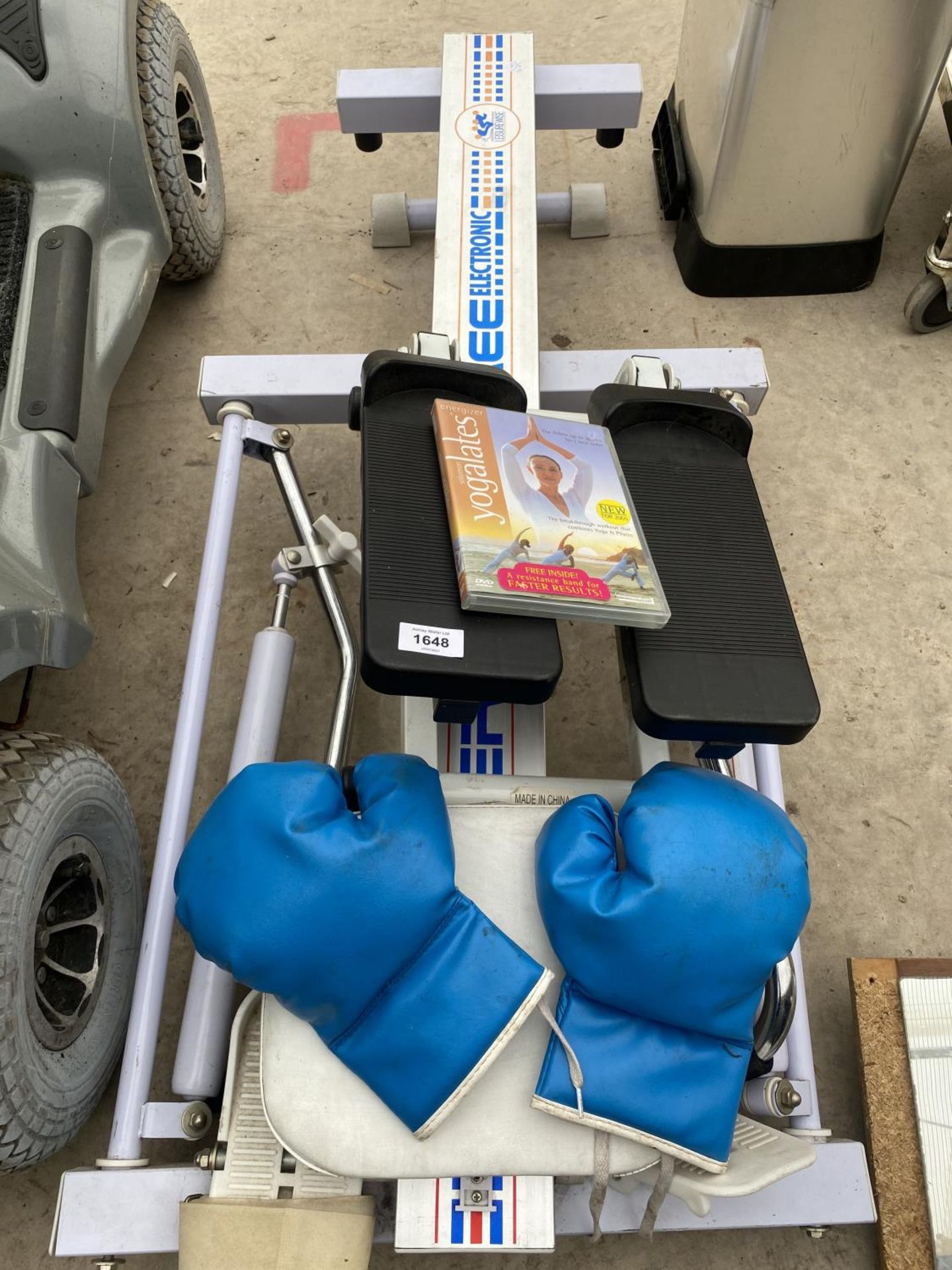 AN ASSORTMENT OF ITEMS TO INCLUDE BOXING GLOVES A STEP MACHINE AND A ROWING MACHINE