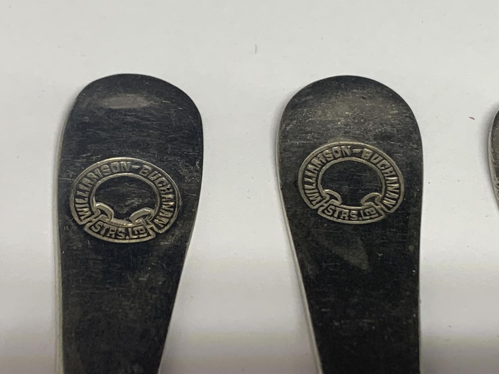 A SET OF SIX WALKER AND HALL WHITE STAR LINE SPOONS - Image 6 of 6