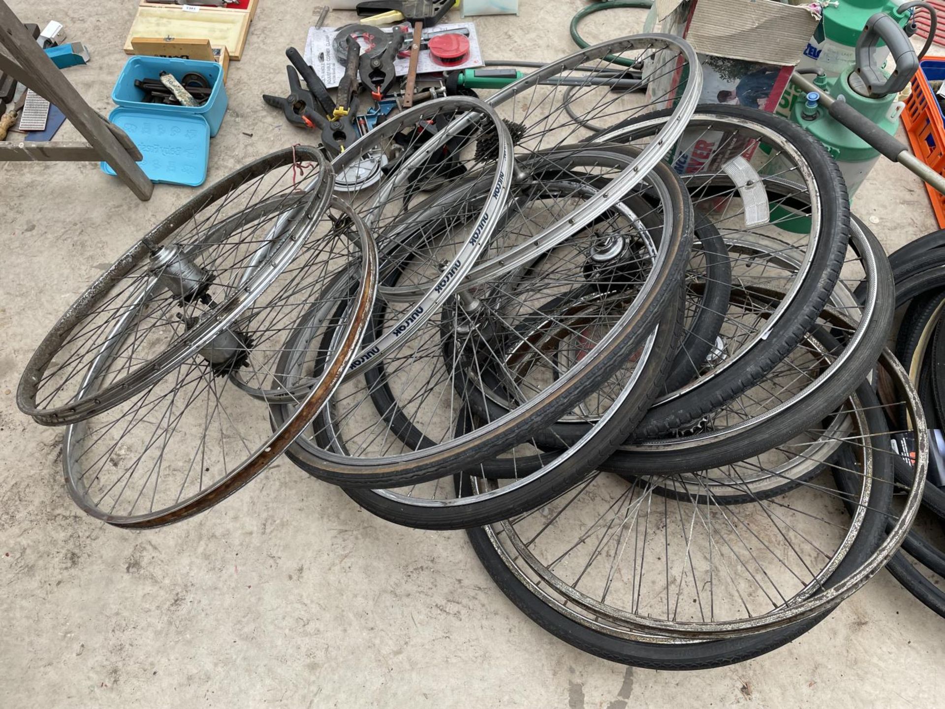 AN ASSORTMENT OF BIKE WHEELS AND A COLLECTION OF BIKE TYRES - Image 3 of 3