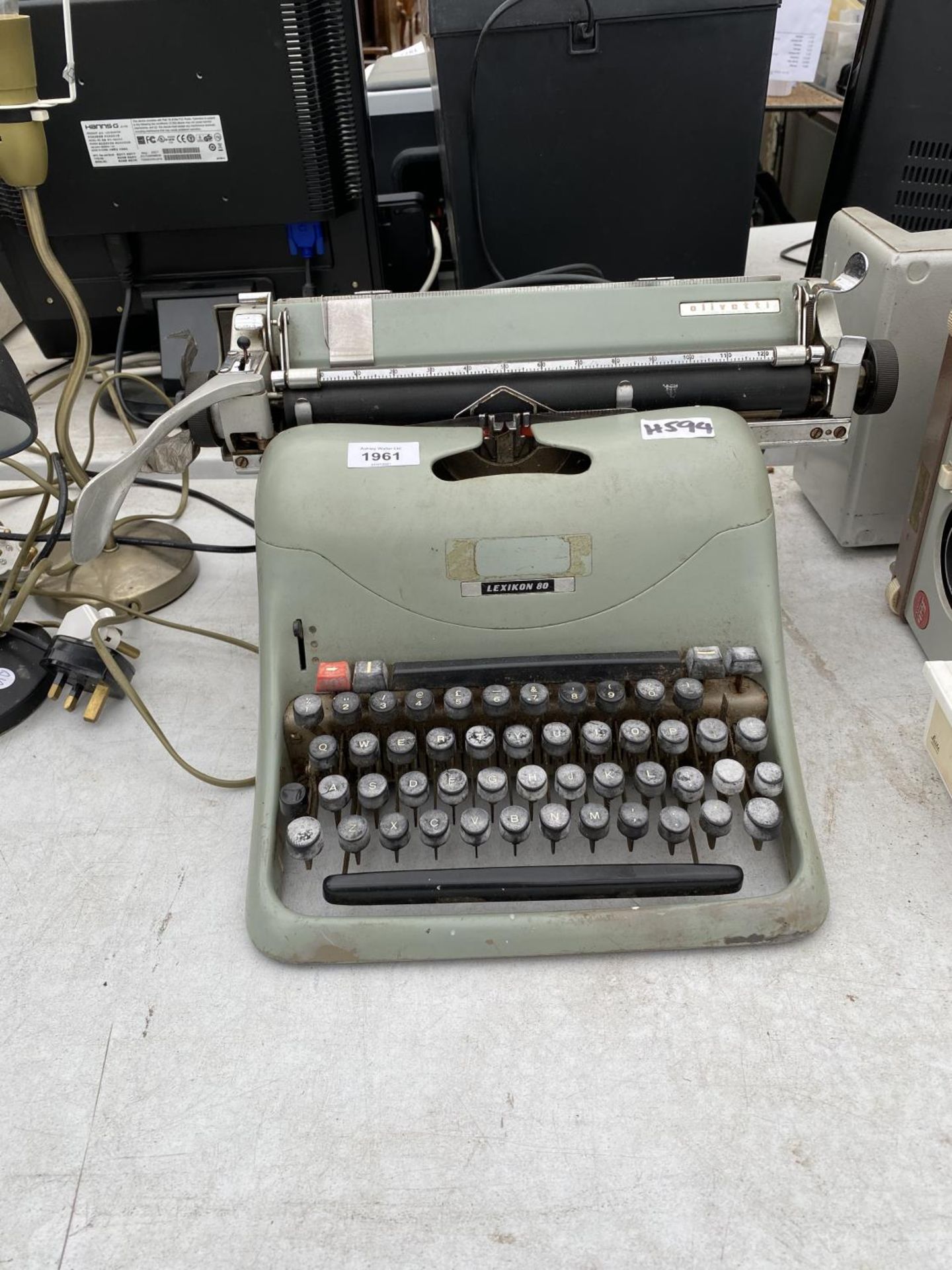 A VINTAGE LEXIKON 80 TYPEWRITER