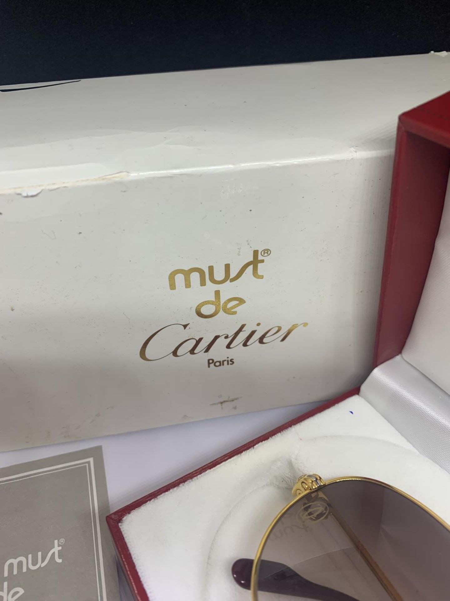 A PAIR OF MUST DE CARTIER PARIS SUNGLASSES WITH DIAMOND DECORATION TO THE SIDE. ORIGINAL BOX AND - Image 3 of 22