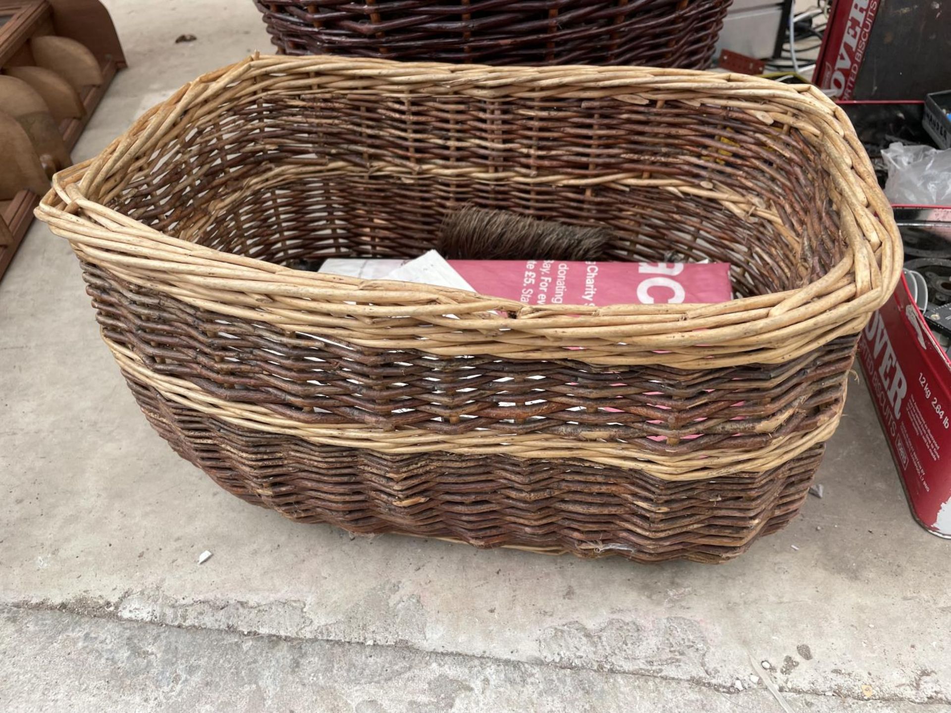 A WICKER LOG BASKET AND A FURTHER WICKER BASKET - Image 2 of 3