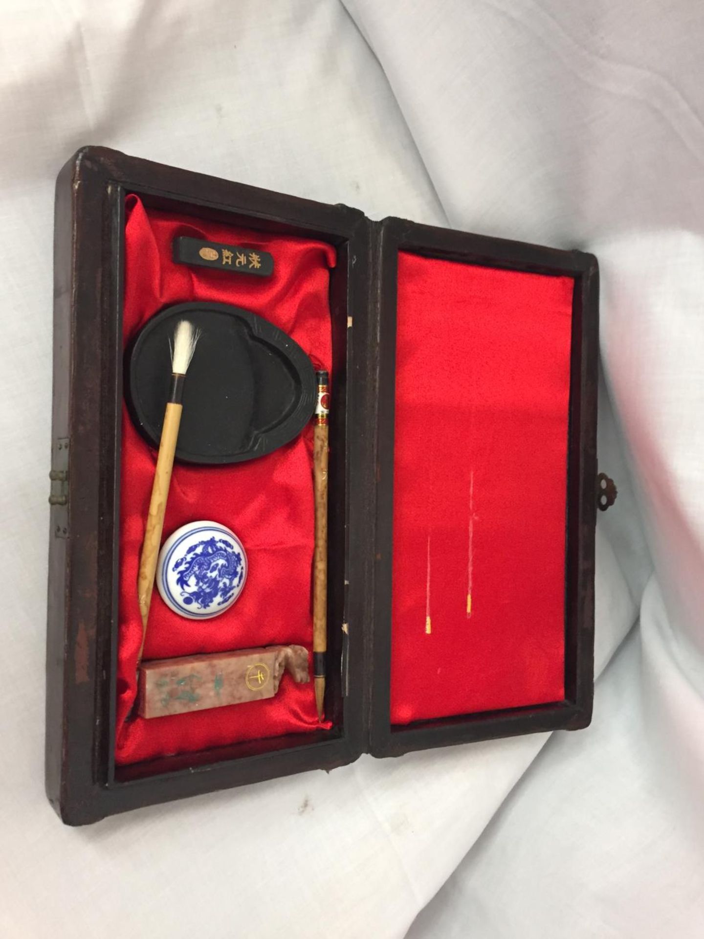 A BOXED ORIENTAL PRINTING SET - Image 2 of 4