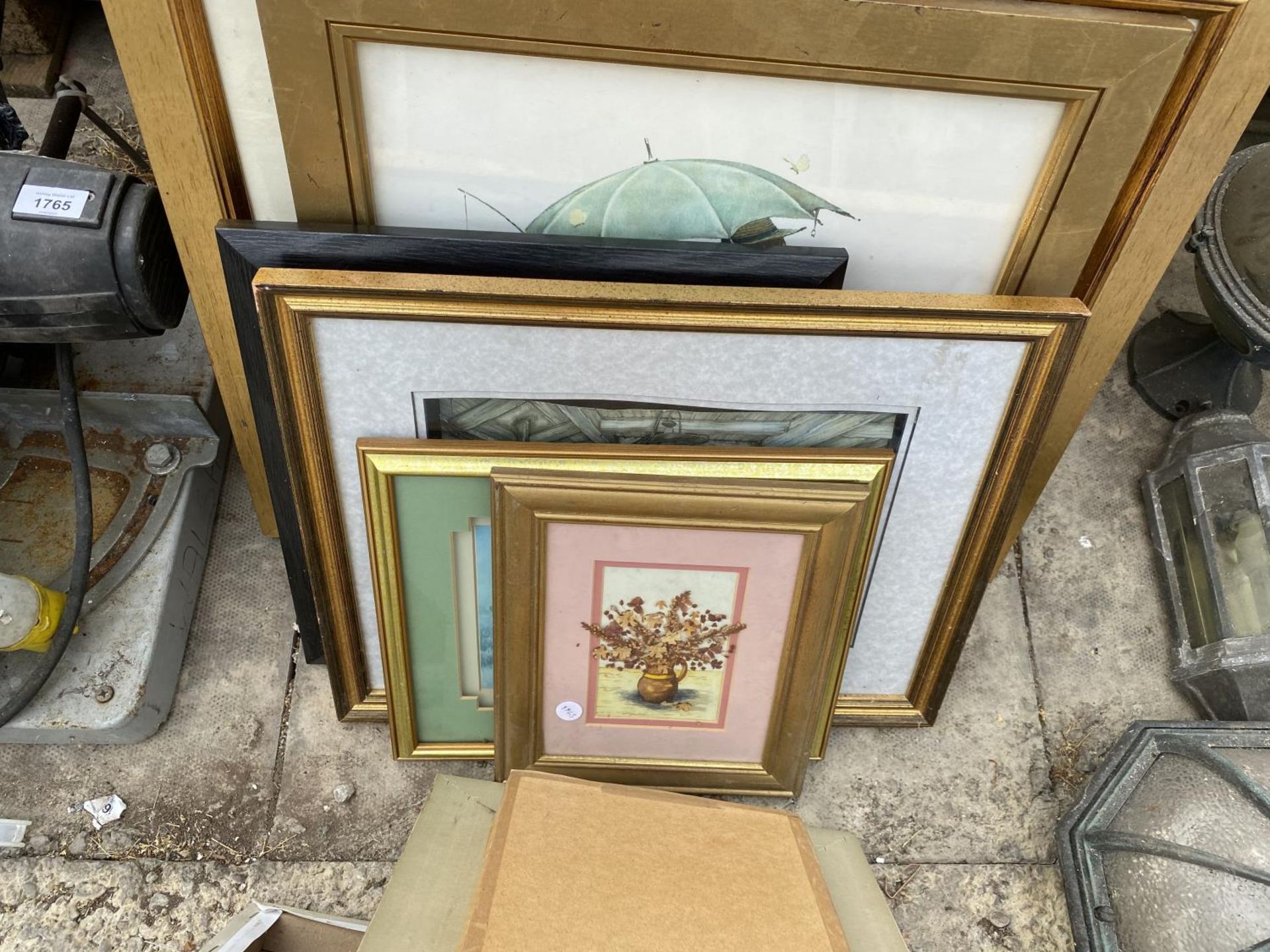 AN ASSORTMENT OF FRAMED AND UNFRAMED PRINTS AND PICTURES - Image 3 of 10