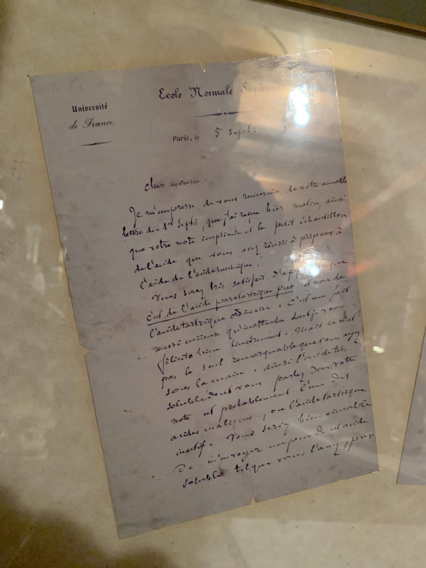 A FRAMED FASCIMILE OF A LETTER WRITTEN FROM LOUIS PASTEUR TO WILLIAM HENRY PERKIN AND A FRAMED - Image 4 of 5