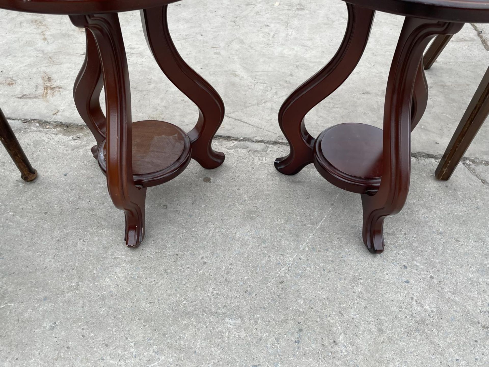 A PAIR OF MODERN TWO TIER LAMP TABLES, 16" DIAMETER - Image 3 of 3