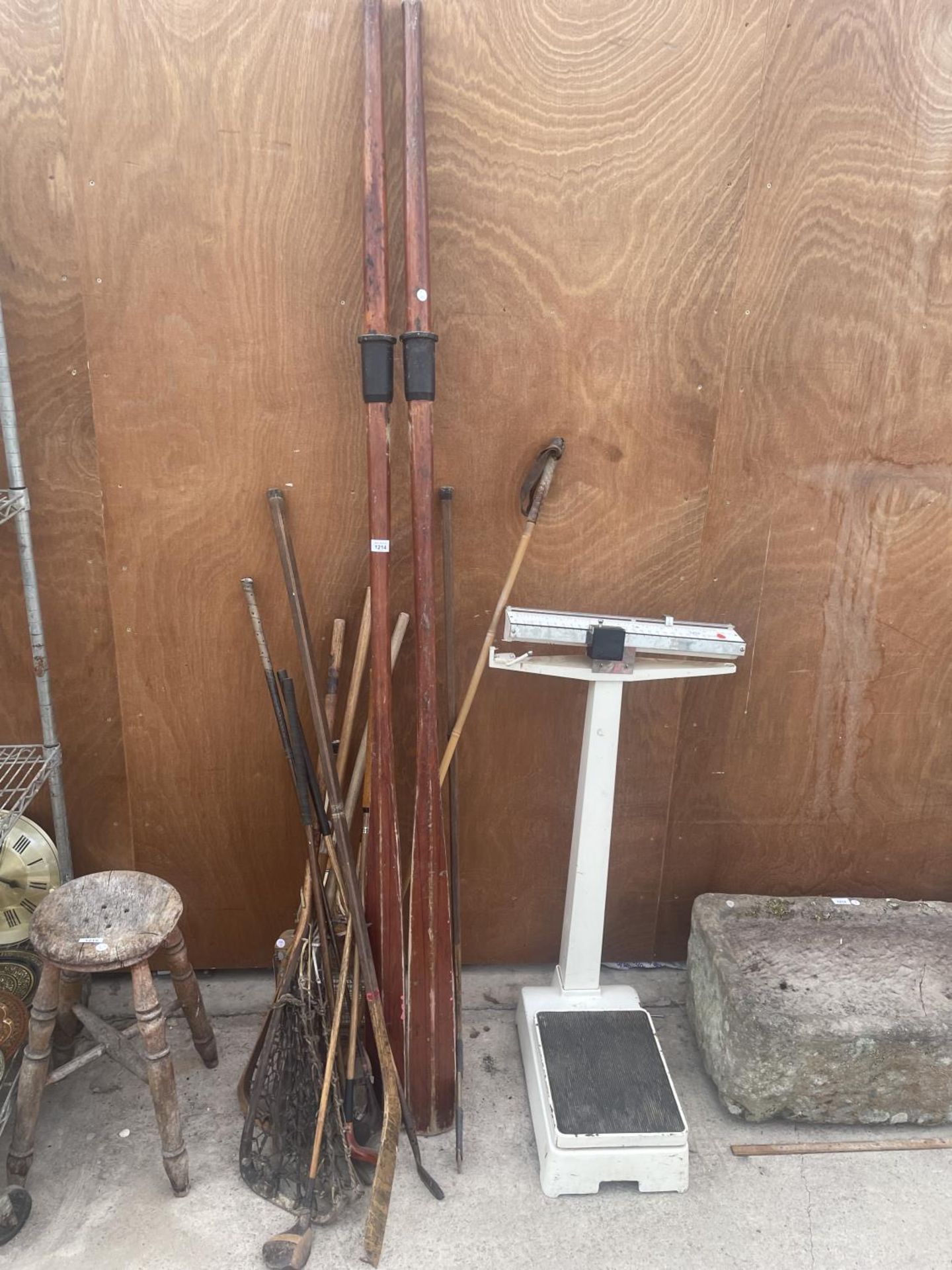 A LARGE QUANTITY OF VINTAGE SPORTS EQUIPMENT * LACROSSE, OARS, GOLF ETC