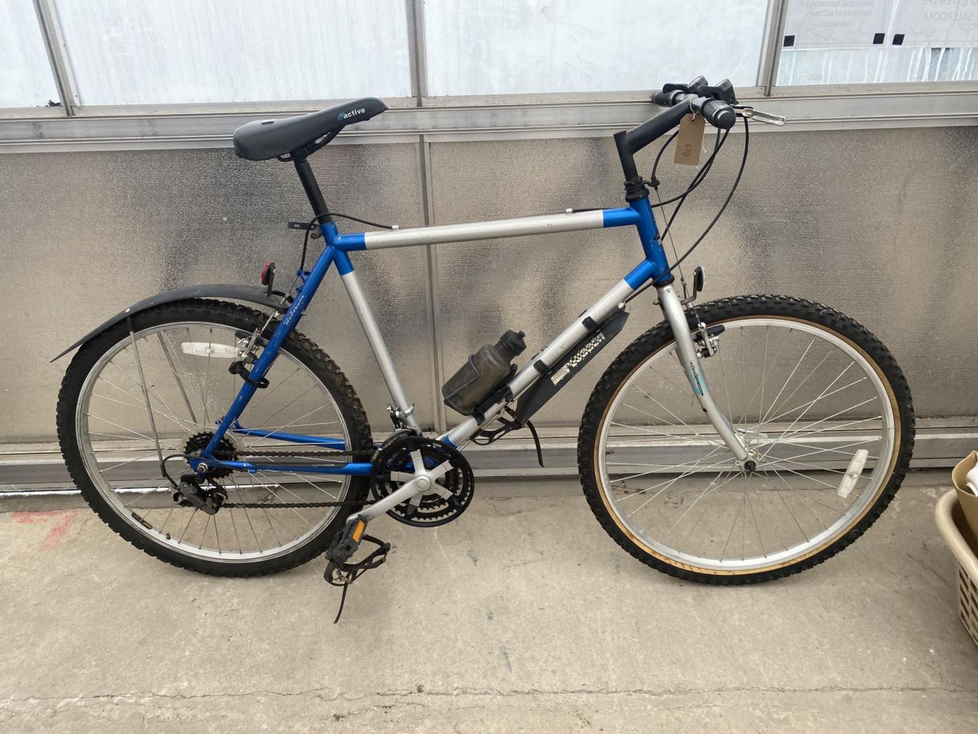 A GENTS BIKE WITH 21 SPEED GEAR SYSTEM