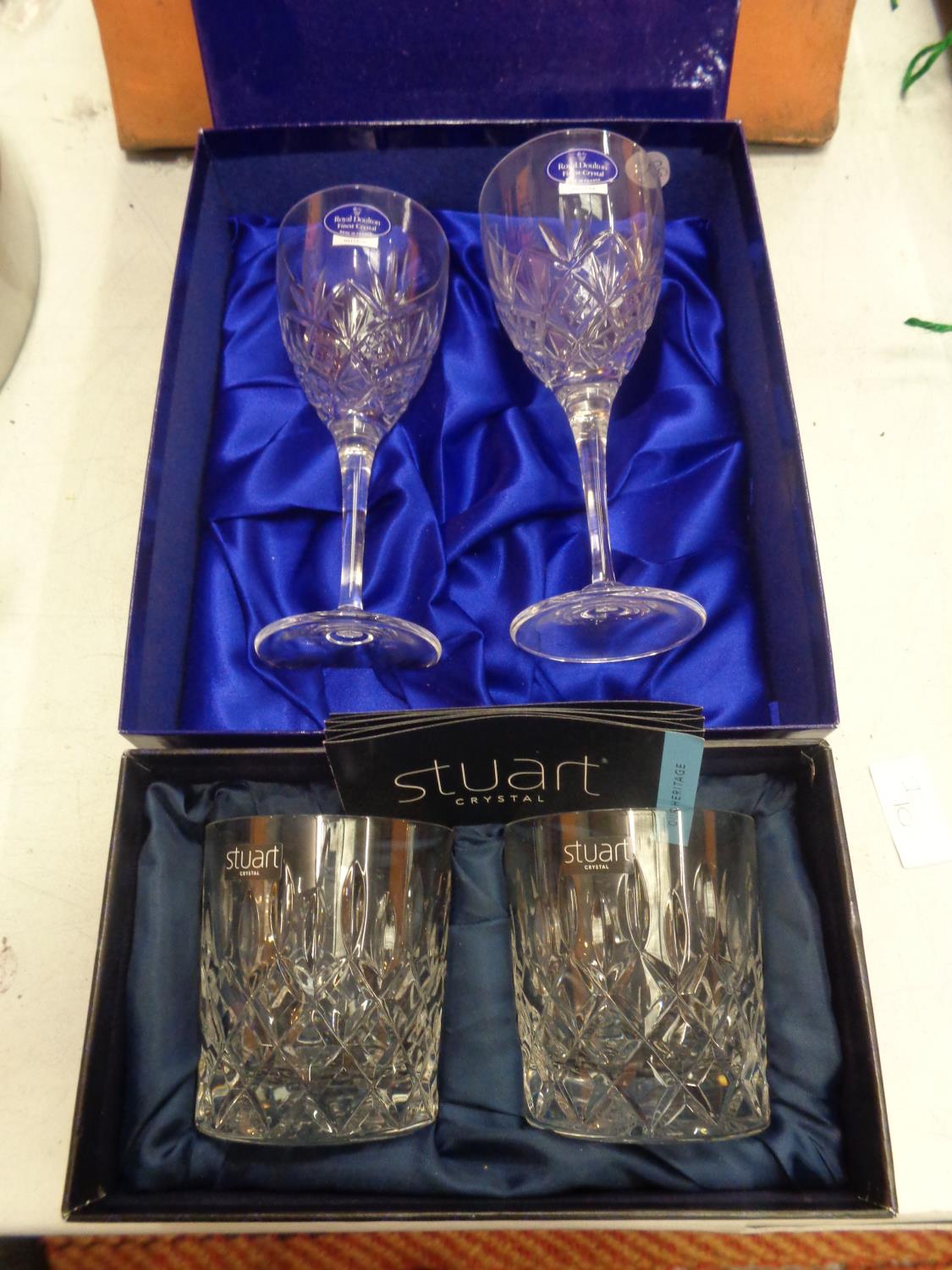 A SELECTION OF BOXED CRYSTALWARE GLASSES TO INCLUDE TWO "ROYAL DOULTON WINE GLASSES " AND TWO " - Bild 3 aus 8