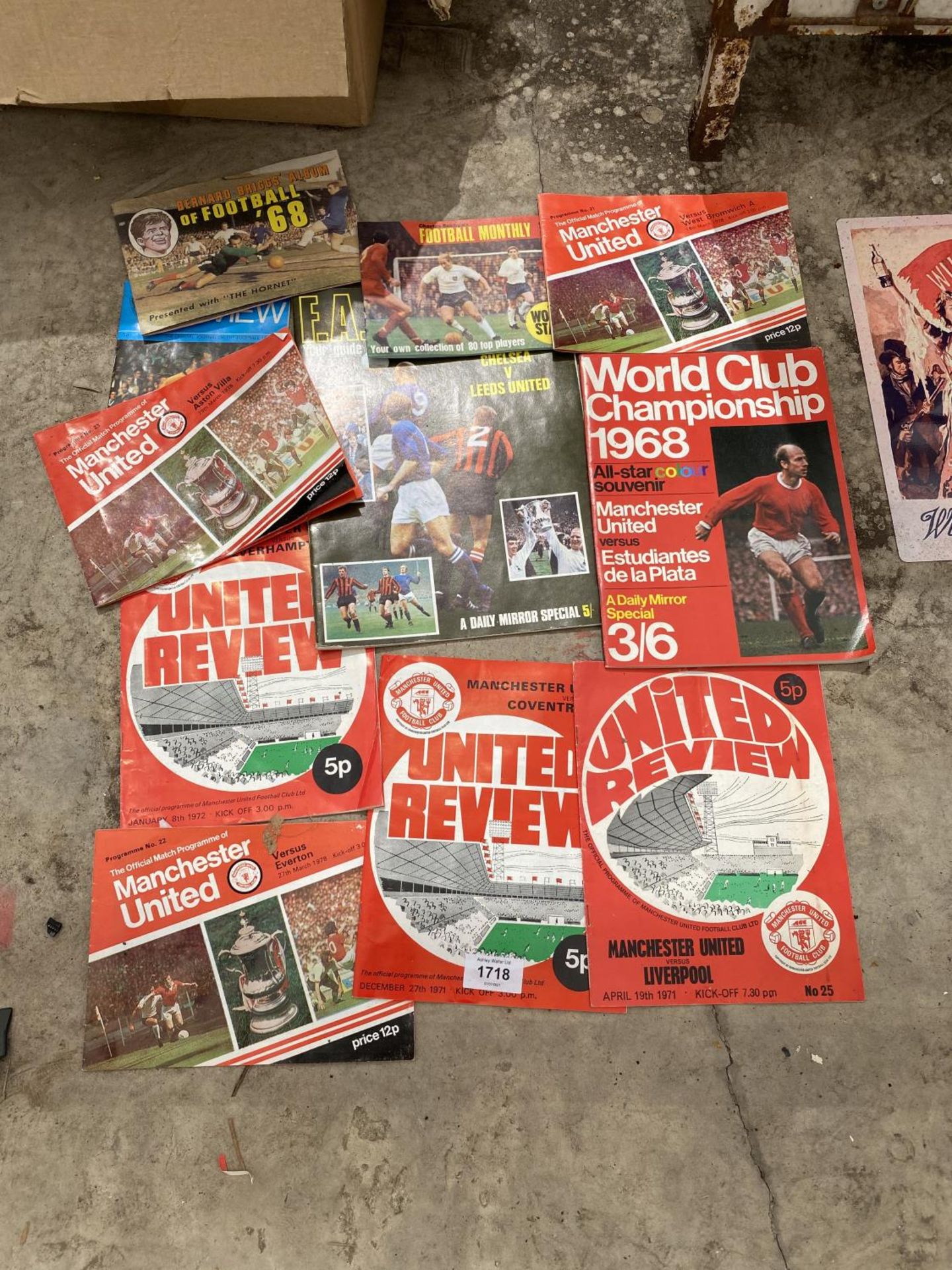 AN ASSORTMENT OF 1970'S MANCHESTER UNITED FOOTBALL PROGRAMMES