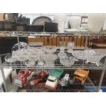 A LARGE QUANTITY OF GLASS WARE TO INCLUDE VASES, BOWLS AND DISHES ETC