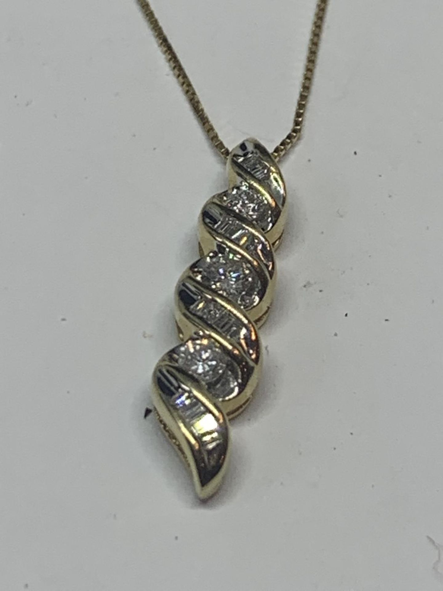A 14 CARAT GOLD DROP PENDANT WITH APPROXIMATELY 1 CARAT OF DIAMONDS CHAIN LENGTH 45CM - Image 2 of 6