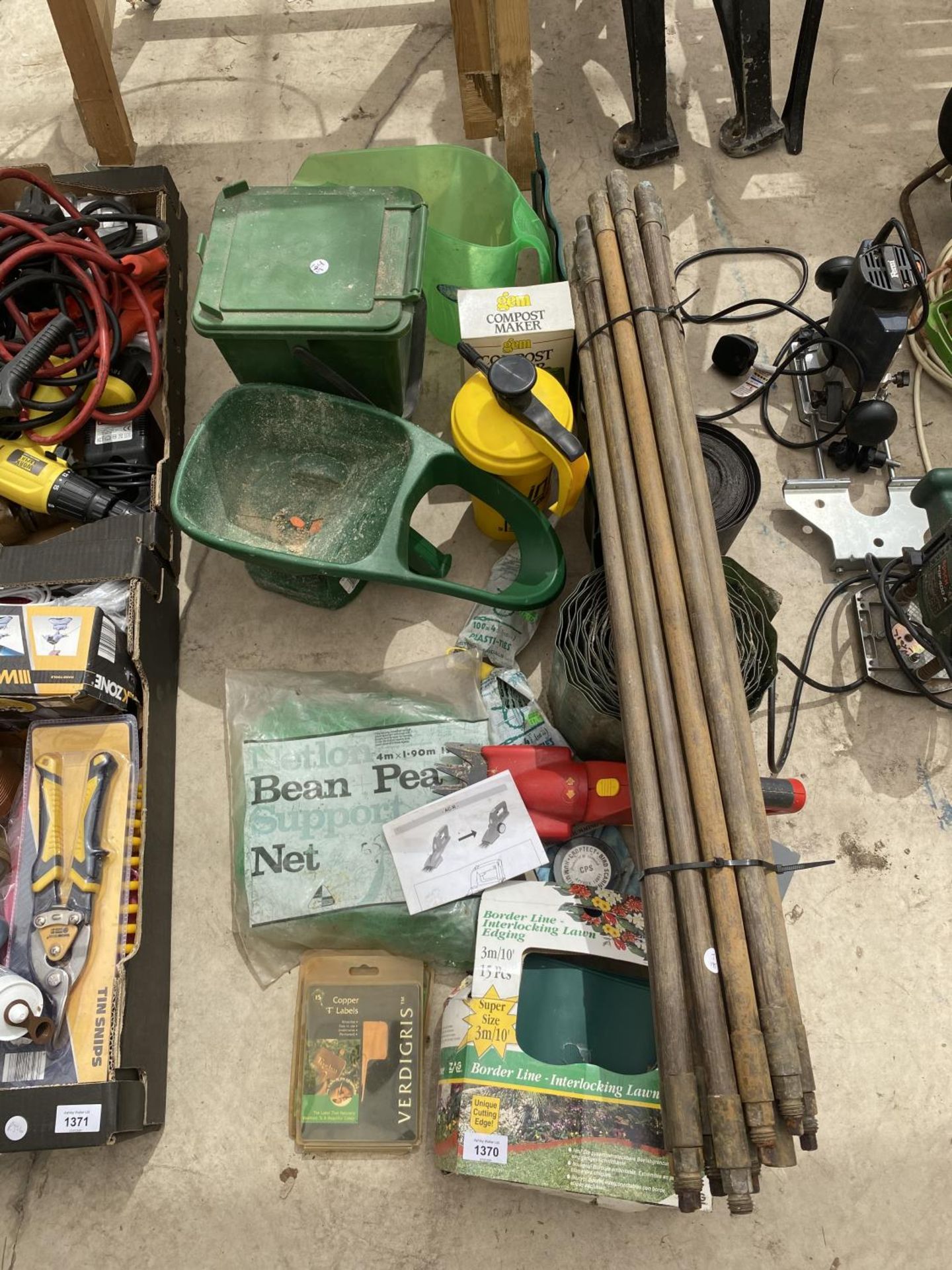 AN ASSORTMENT OF ITEMS TO INCLUDE DRAINING RODS, SEEDERS AND TRIMMERS ETC