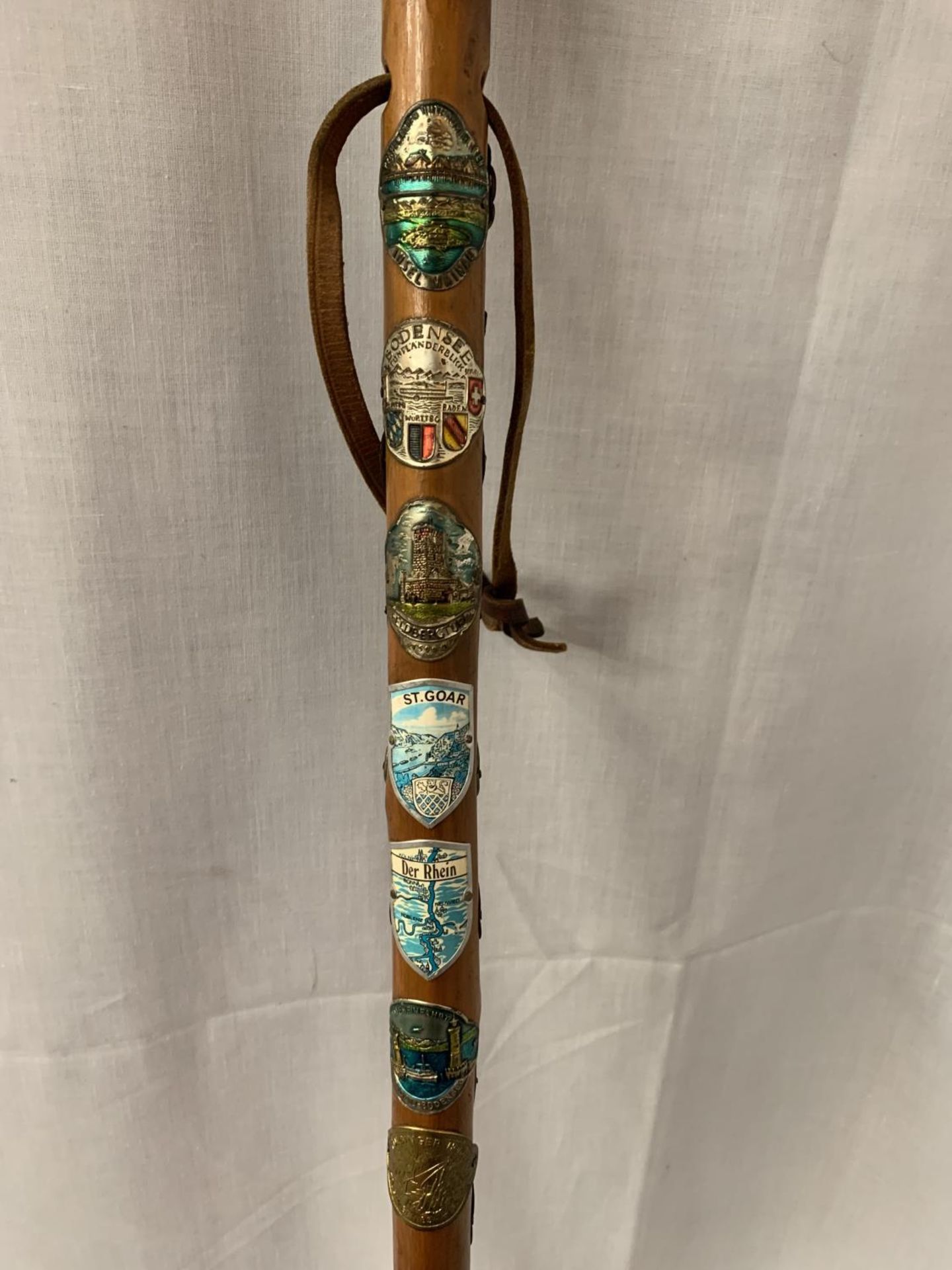 A WOODEN WALKING CANE WITH METAL TIP, LEATHER STRAP AND VARIOUS BADGES FROM THE ALPS - Image 3 of 3