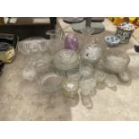 AN ASSORTMENT OF GLASSWARE TO INCLUDE BOWLS, VASES AND JUGS ETC
