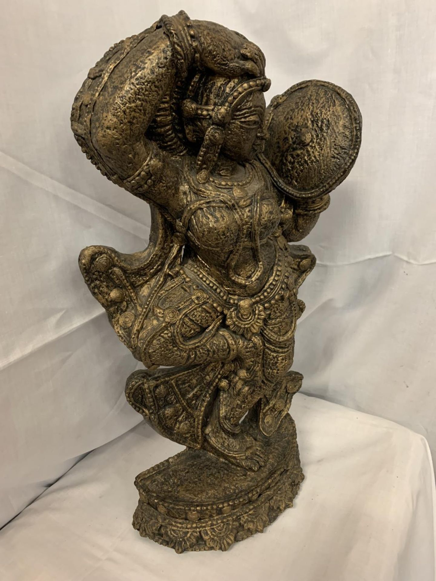 A LARGE RESIN FIGURE OF A BUDDHA 54CM HIGH - Image 3 of 3