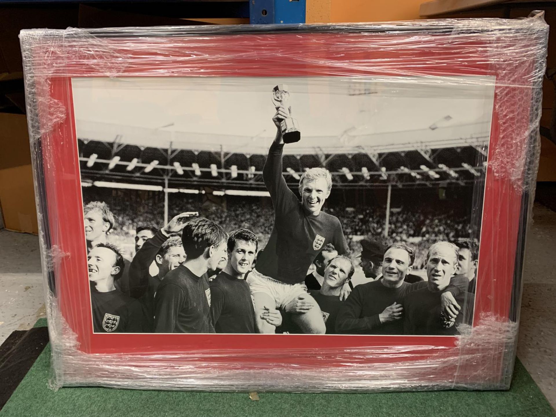 A FRAMED PICTURE OF ENGLAND WINNING THE WORLD CUP 1966