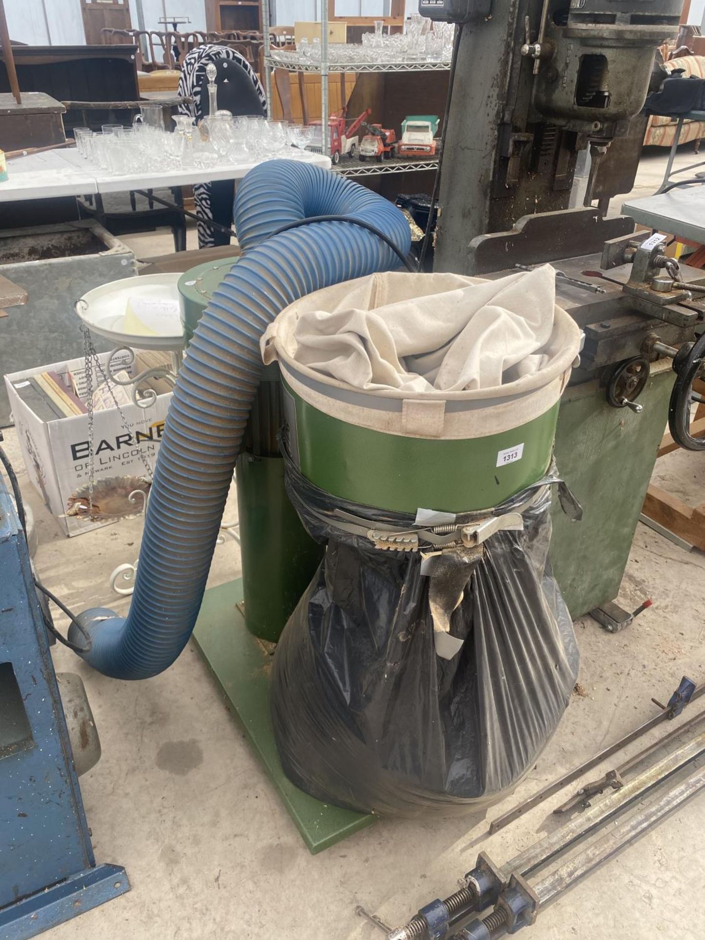 A WOODWORKER W890 DUST EXTRACTOR BELIEVED IN WORKING ORDER BUT NO WARRANTY