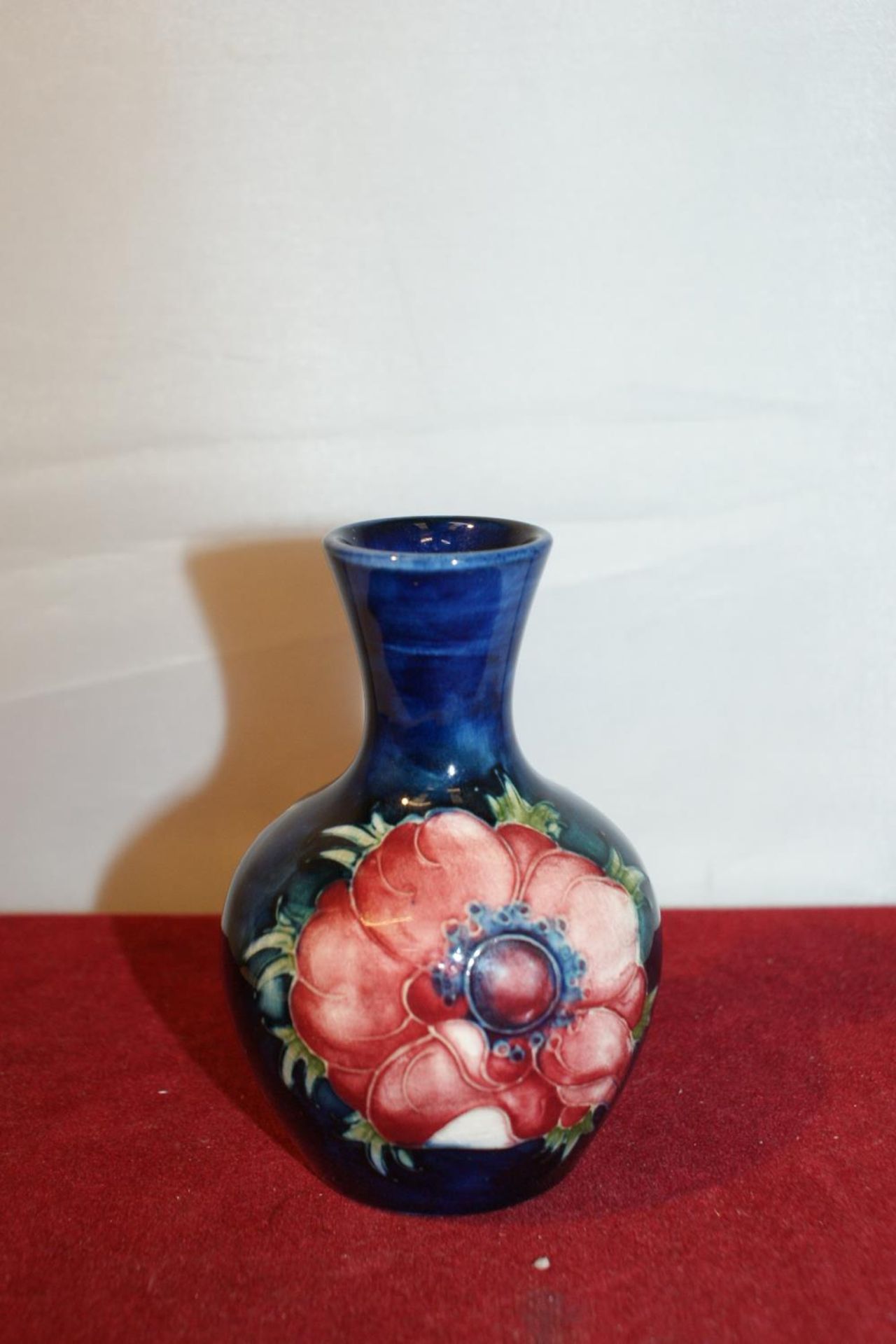 A MOORCROFT ANEMONE VASE 3.5 INCHES HIGH