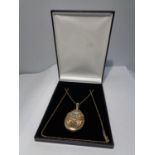 A 9 CARAT GOLD WINDOW LOCKET SET WITH OPALS (GLASS A/F) GROSS WEIGHT 20.6 GRAMS CHAIN LENGTH 46CM