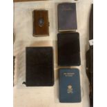 A COLLECTION OF VINTAGE POCKET BOOKS TO INCLUDE "HOLY BIBLE , THE BOOK OF COMMON PRAYER, NEW