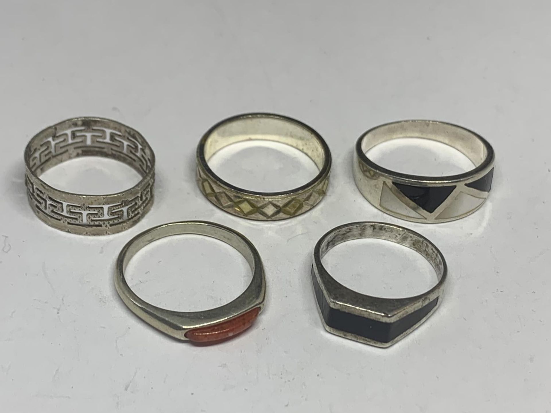 FIVE VARIOUS SILVER RINGS