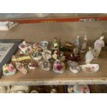 A MIXED SELECTION OF CERAMICS TO INCLUDE BONE CHINA STAFFORDSHIRE ORNAMENT, FIGURINES ETC