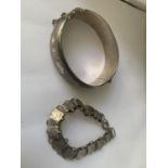 TWO SILVER BRACELETS TO INCLUDE A HALLMARKED BIRMINGHAM SILVER BRACELET