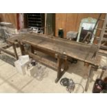 A LARGE VINTAGE WORK BENCH WITH A BENCH VICE